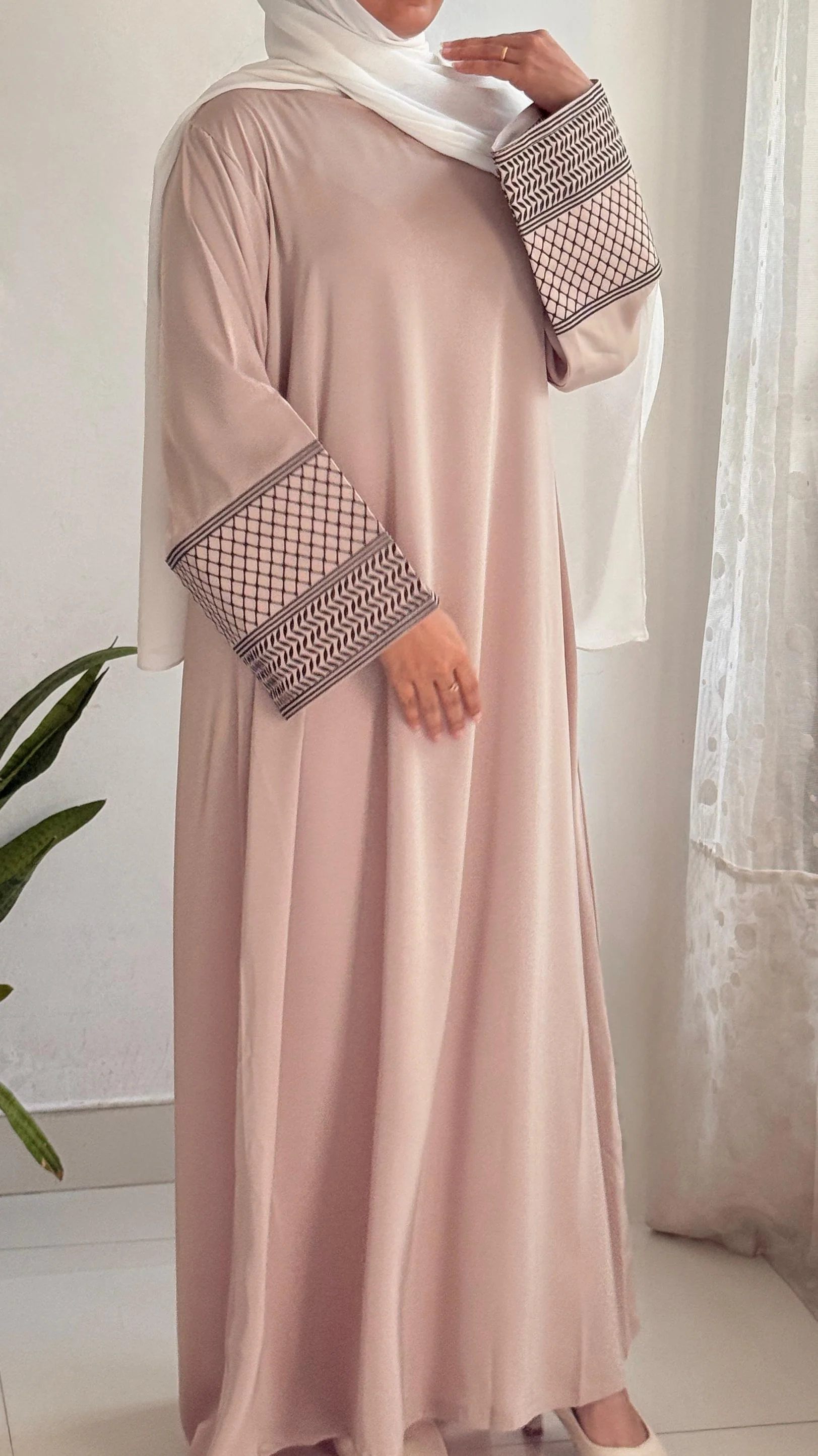 Embroider Abaya image 3